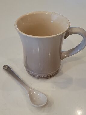 Le Creuset Nutmeg Tea Mug With Cafe Spoon